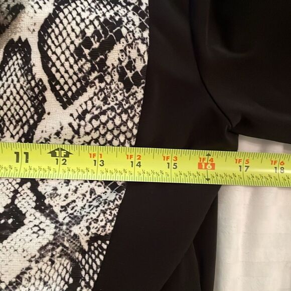 Maggy London Black Snakeskin Print Knit Sheath Dress Womens Size 10 Career - Picture 4 of 10